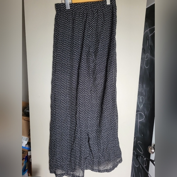 Black and White Polka Dot Wide-Leg Pants, Size Medium ( Stretch To 30) - Picture 3 of 7